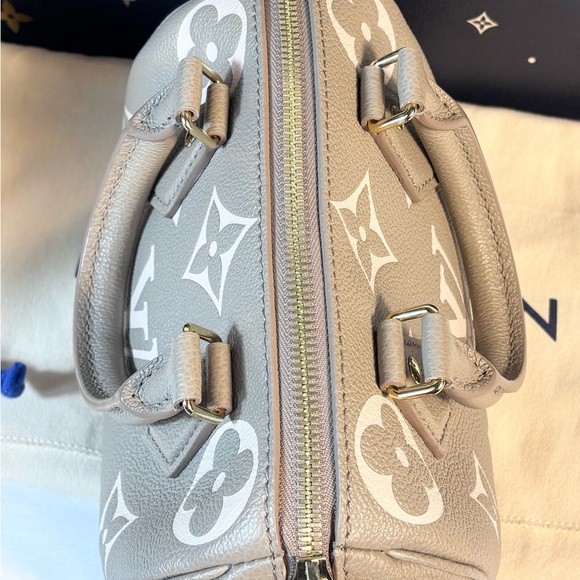Beautiful Louis Vuitton Speedy Bandouliere 20 Dove Cream Sold - Picture 6 of 16